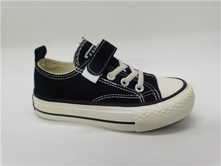 Kids Canvas Sneaker